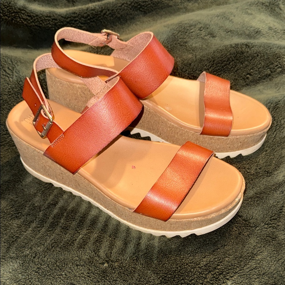 Women's Tan Platform Sandals